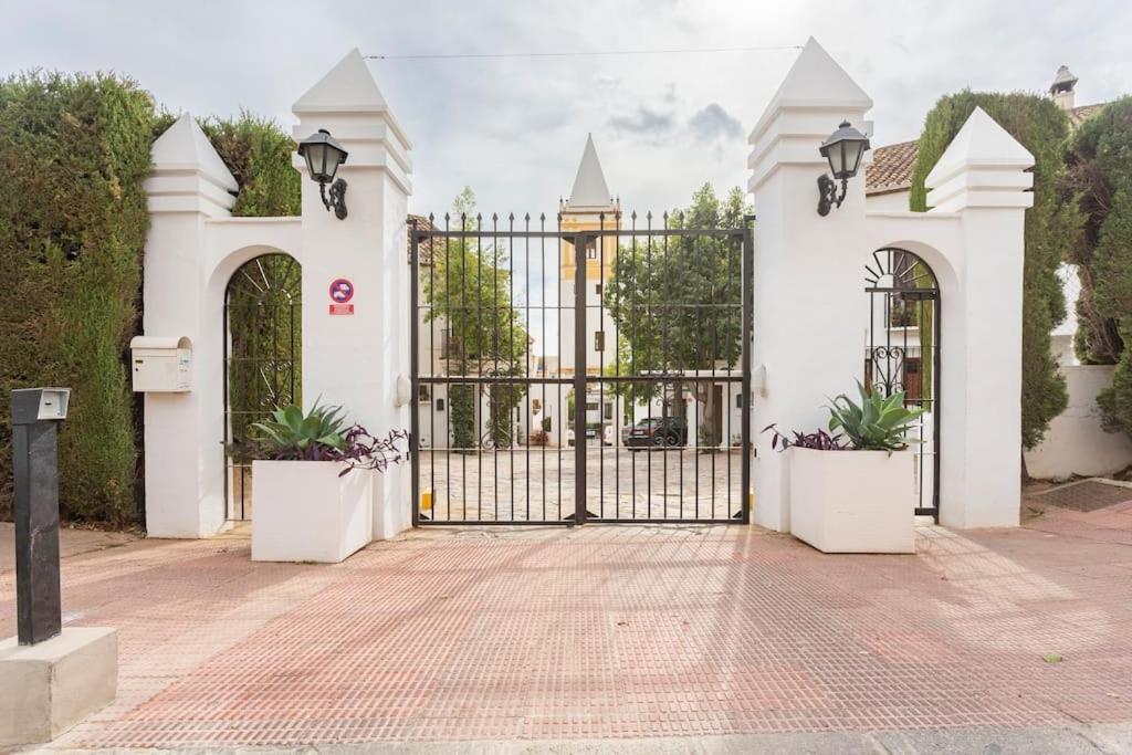 Stylish Spanish 3 Bd Townhouse On The Golden Mile Marbella Bagian luar foto