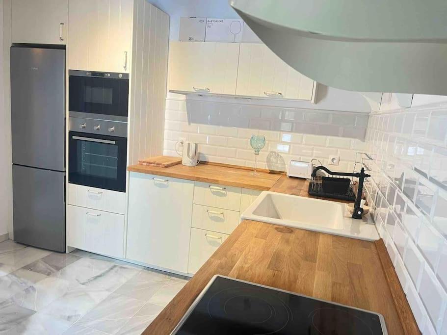 Stylish Spanish 3 Bd Townhouse On The Golden Mile Marbella Bagian luar foto