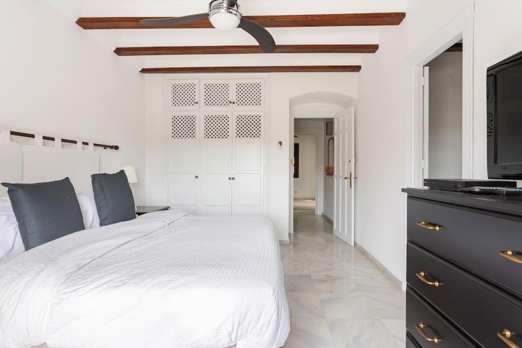Stylish Spanish 3 Bd Townhouse On The Golden Mile Marbella Bagian luar foto